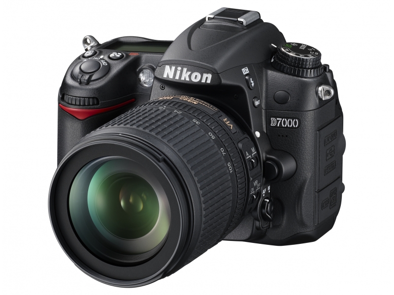 D7000 váz (3 év) + 18-105 VR D7000 váz (3 év) + 18-105 VR